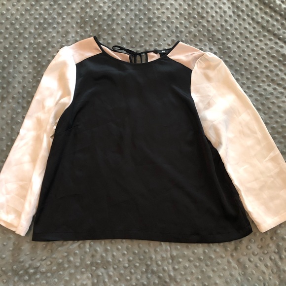 H&M Tops - 3/4 length sleeve black and white H&M blouse